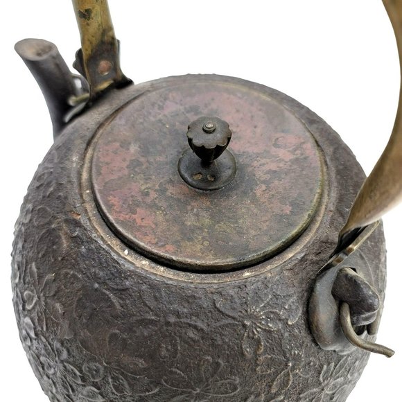 Japanese Cast Iron Teapot Antique Tetsubin Floral Brass Handle HEAVY CT404 - Picture 6 of 9